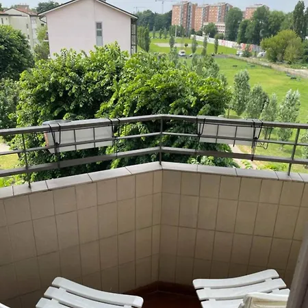 Stanza In Luminoso E Silenzioso Séjour chez l'habitant Milan